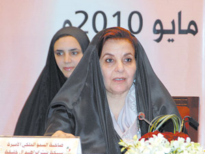 البحرين: رؤساء جمعيات سياسية يدعون إلى دعم المرأة مادياً في انتخابات 2010