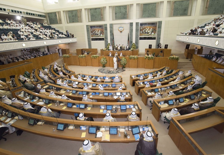 الكويت ستنظم انتخابات برلمانية مبكرة في الثاني من شباط/فبراير