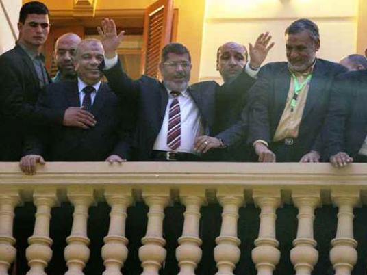 مرسي يتعهد بأن يكون رئيسا لكل المصريين بعد إعلان حزبه فوزه